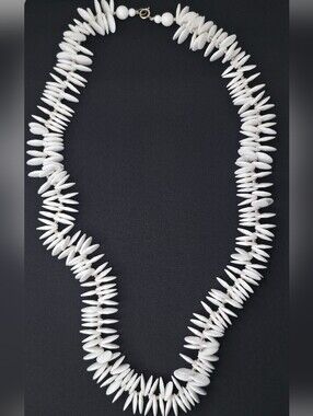 Source Unknown White Molded Acrylic Bead Cluster Collar Necklace 15" Vtg
